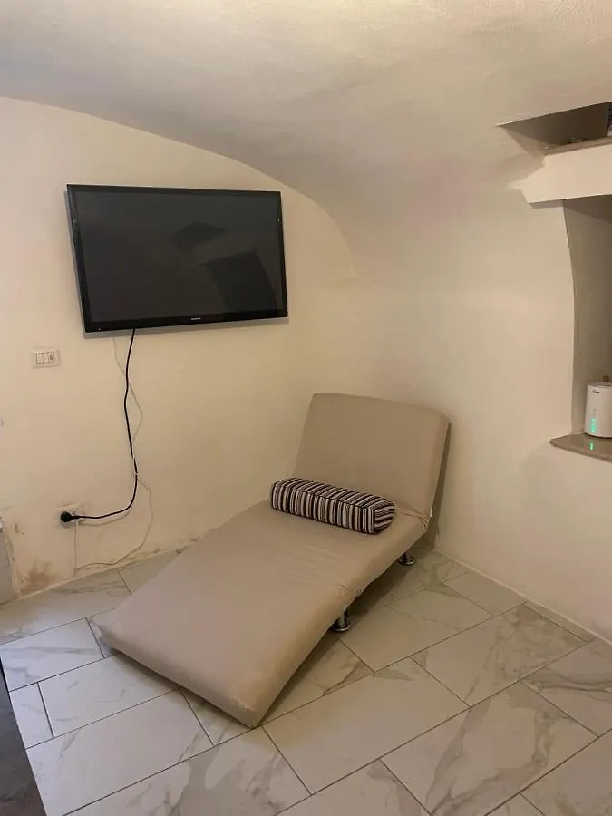Mory&Clary Cave Palese Airport Bed & Breakfast Bari